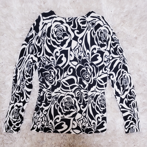 Cyrus Size XL Long Sleeve V Neck Soft Fine Knit - Picture 5 of 5